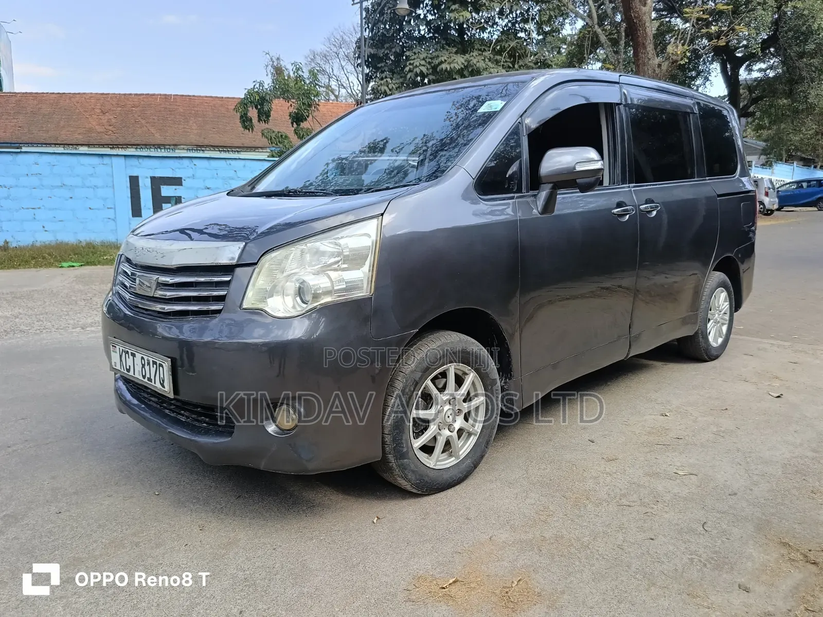 Toyota Noah 2011 Gray