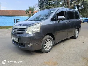 Toyota Noah 2011 Gray
