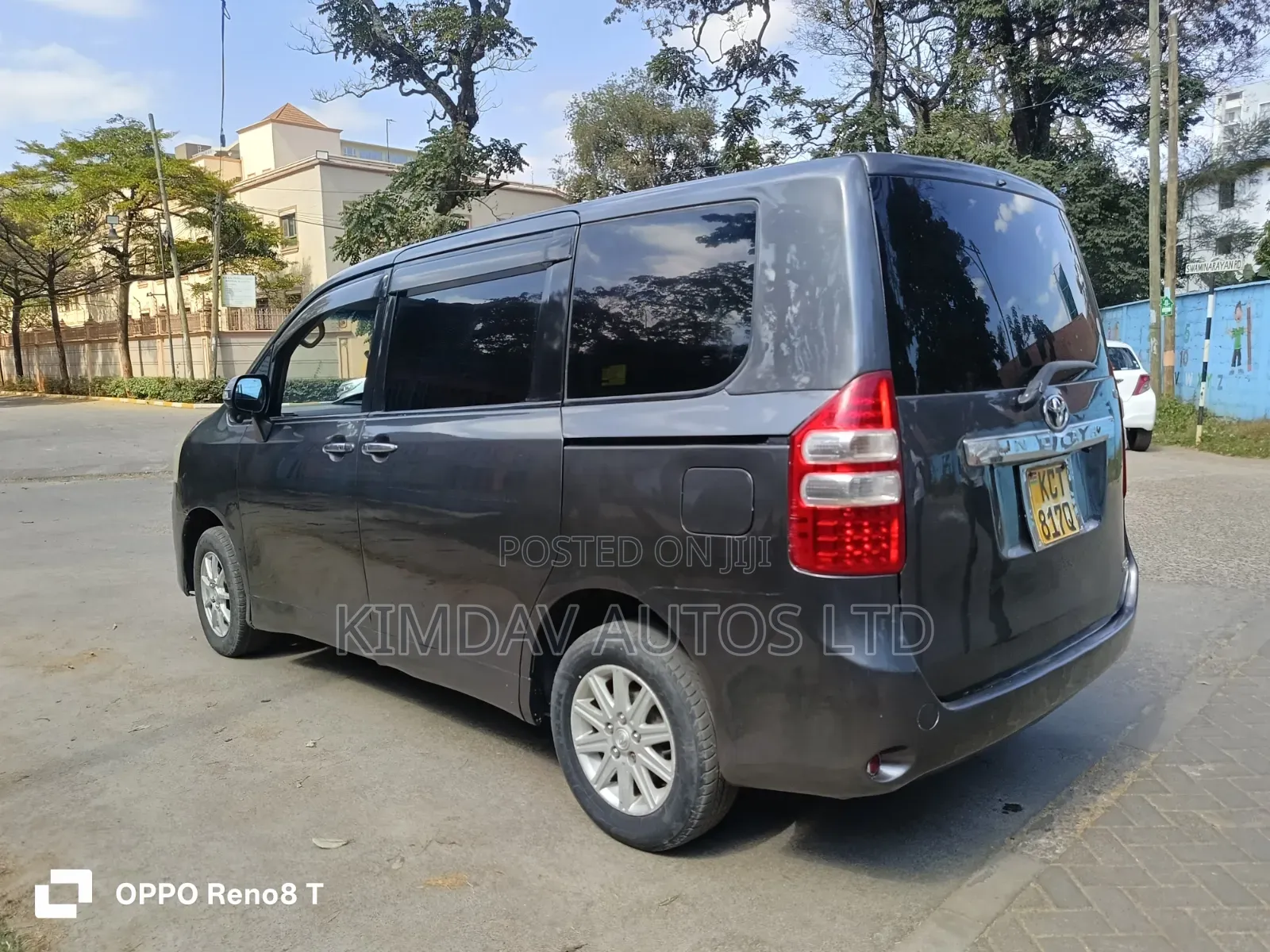 Toyota Noah 2011 Gray