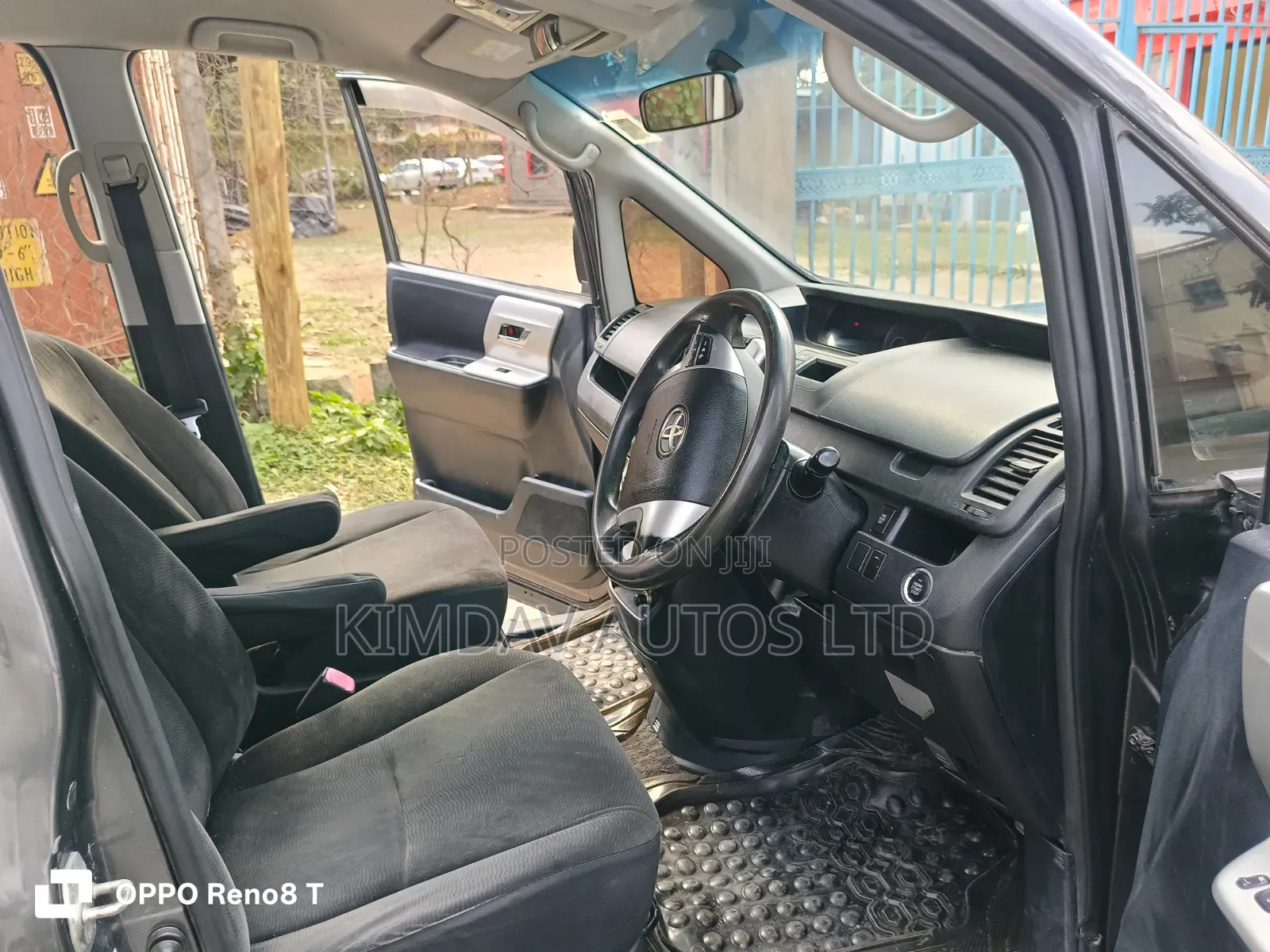 Toyota Noah 2011 Gray