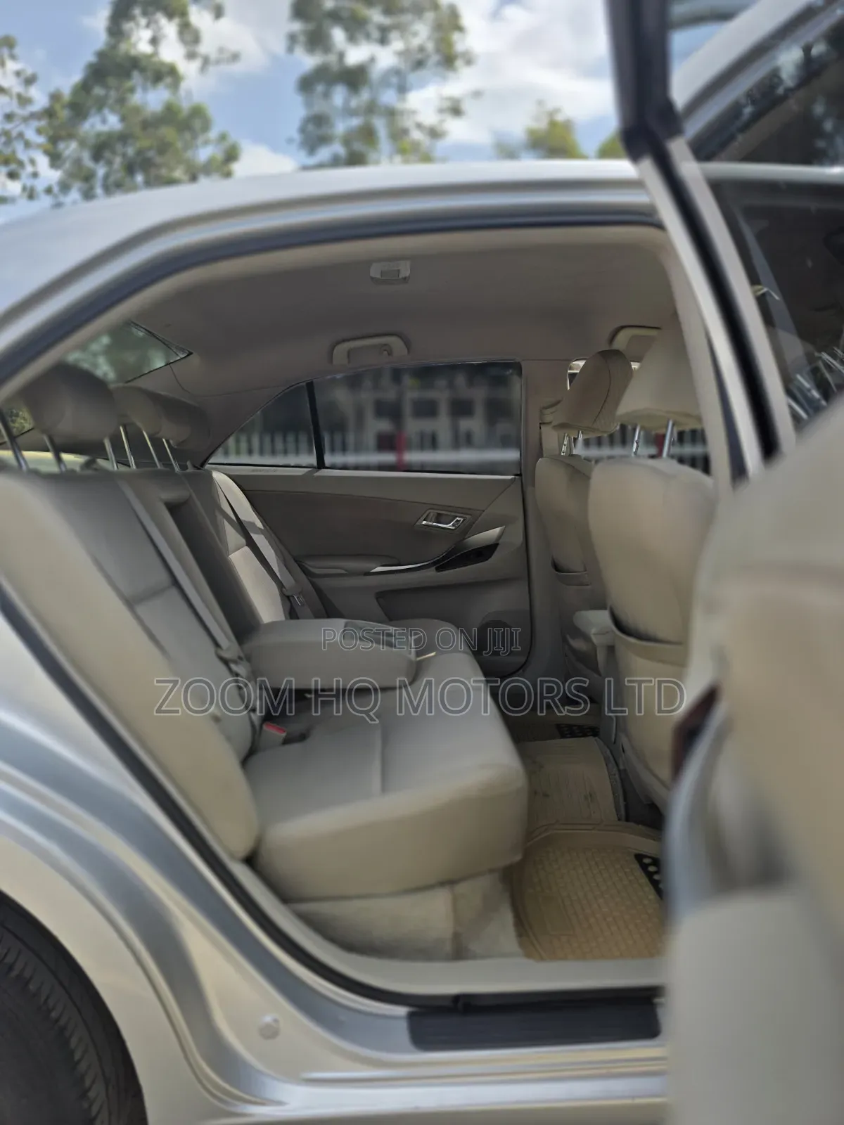 Toyota Premio 2012 Silver