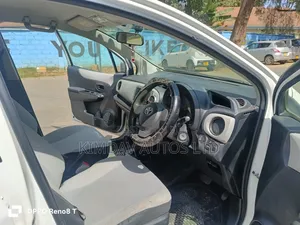 Toyota Vitz 2011 White