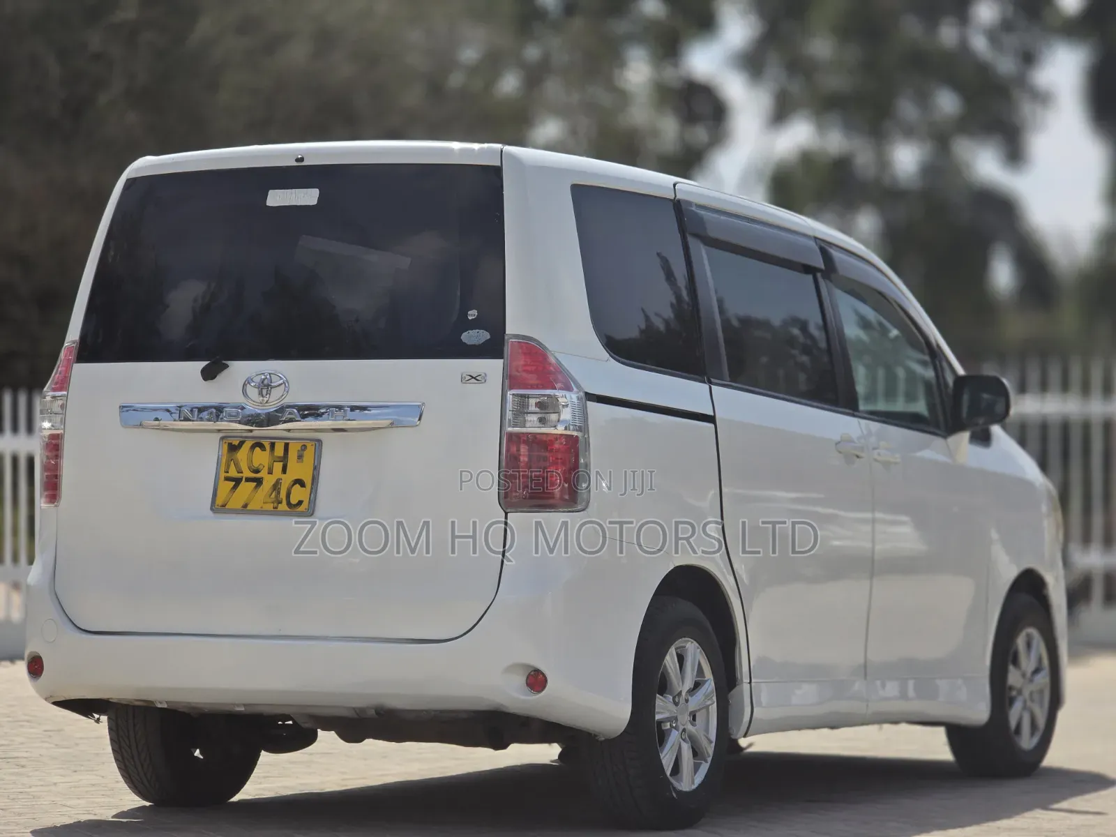 Toyota Noah 2009 White