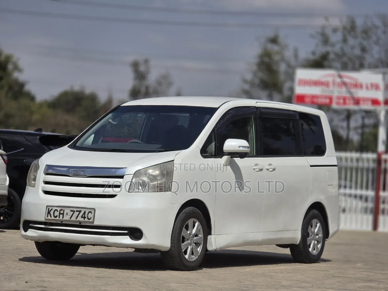 Toyota Noah 2009 White