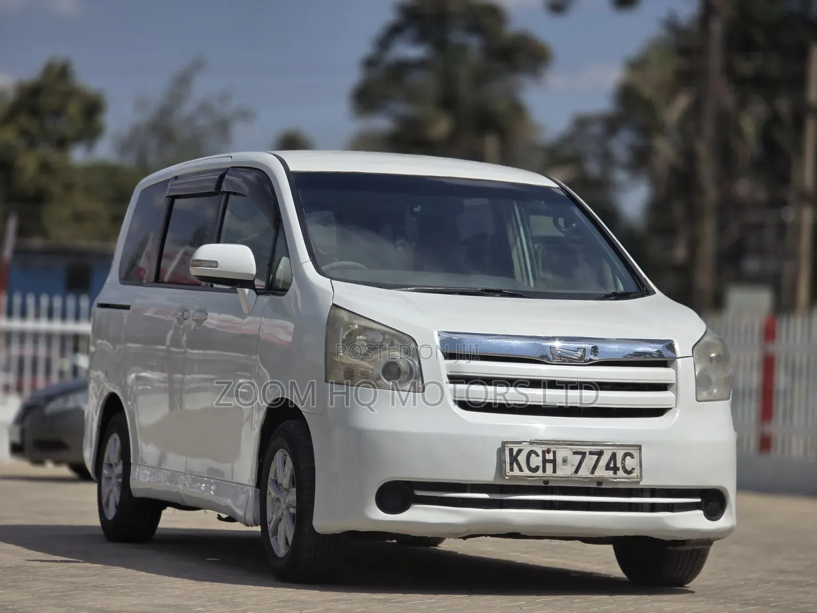 Toyota Noah 2009 White