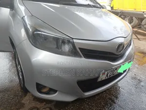 Toyota Vitz 2014 Silver