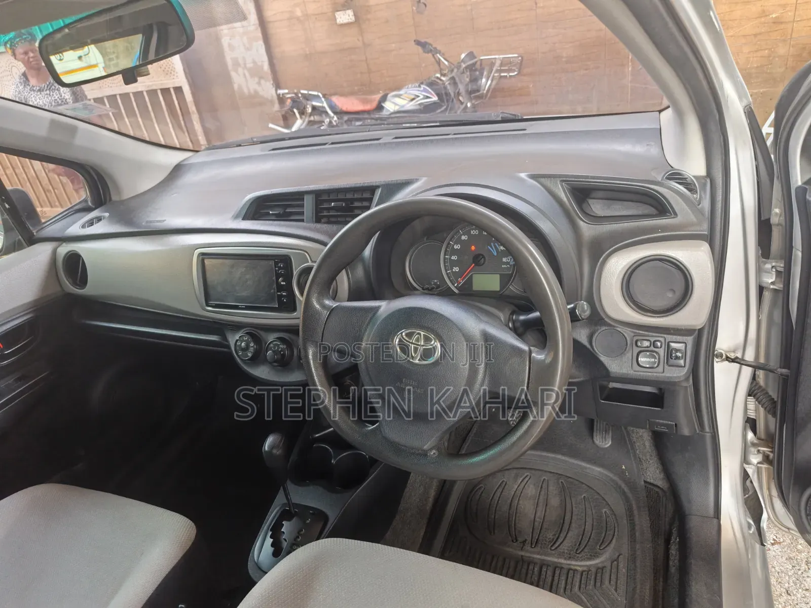 Toyota Vitz 2014 Silver
