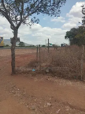 5 Acres Touching Mombasa-Nairobi Road in Sultan Hamud Is for Sale