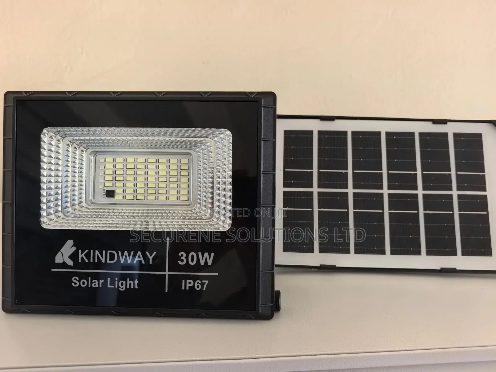 30W Solar Light Is an IP67 Waterproof Outdoor LED Floodlight