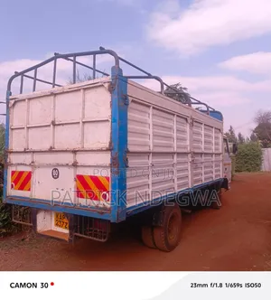 Tata 713 .