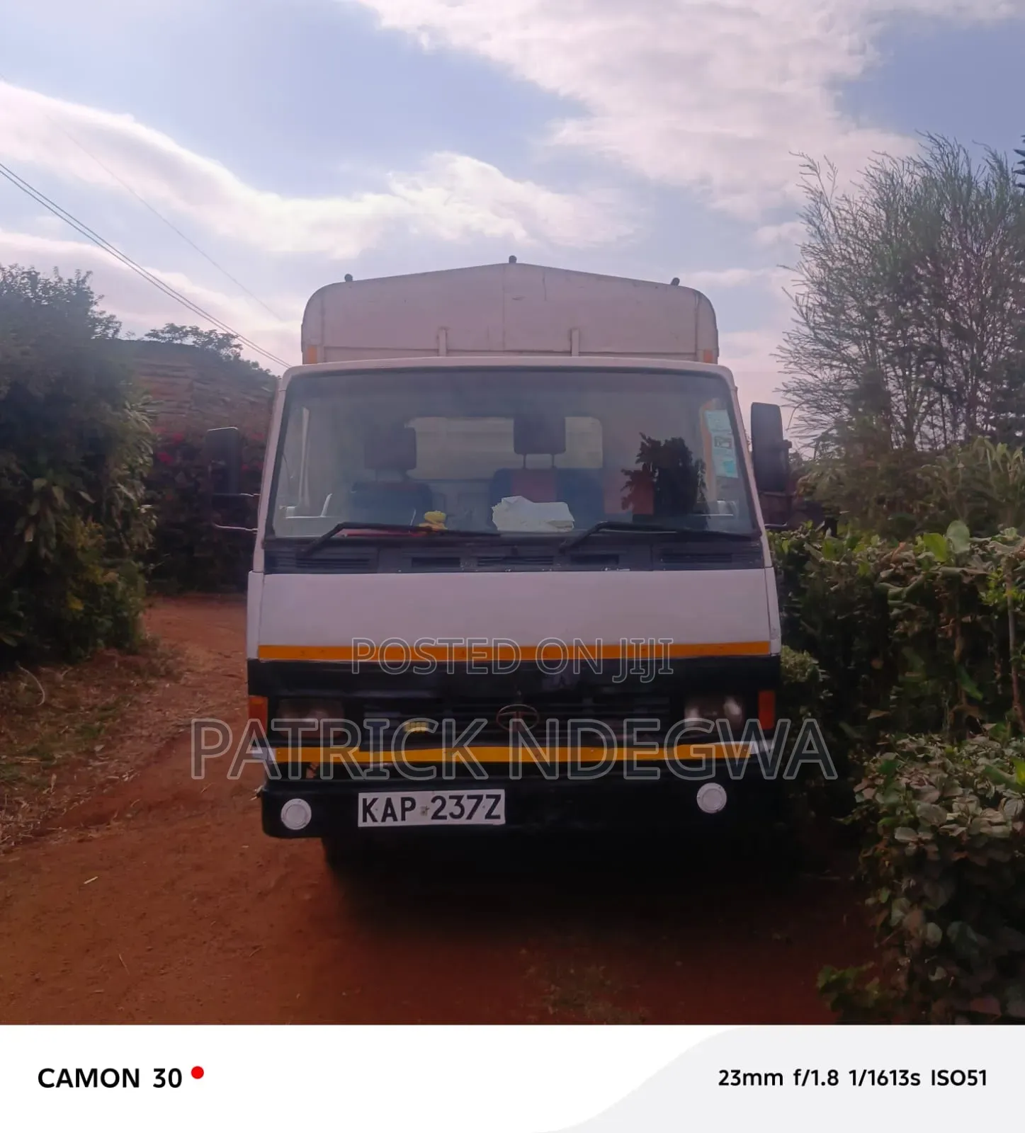 Tata 713 .