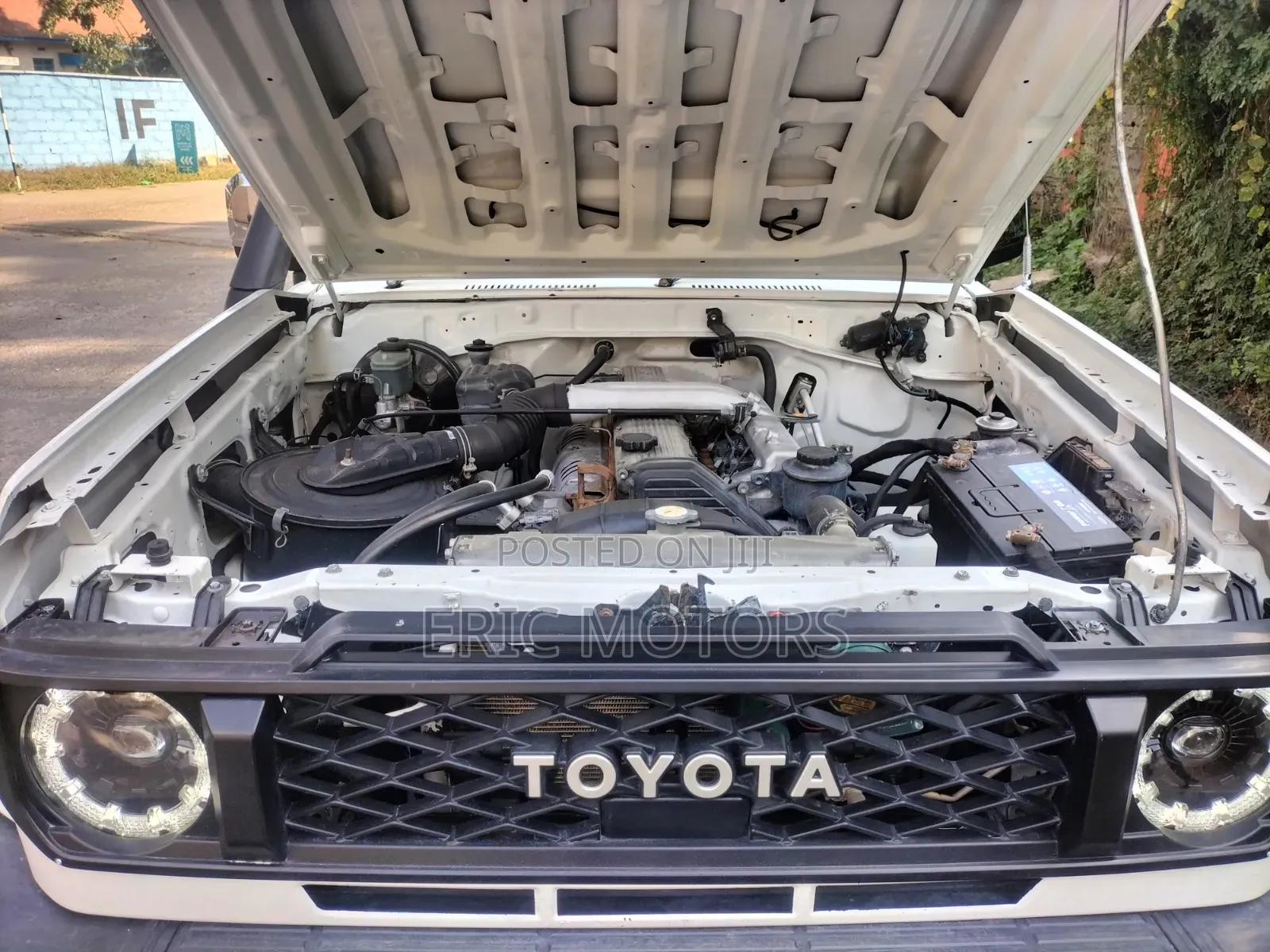 Toyota Land Cruiser 2012 White