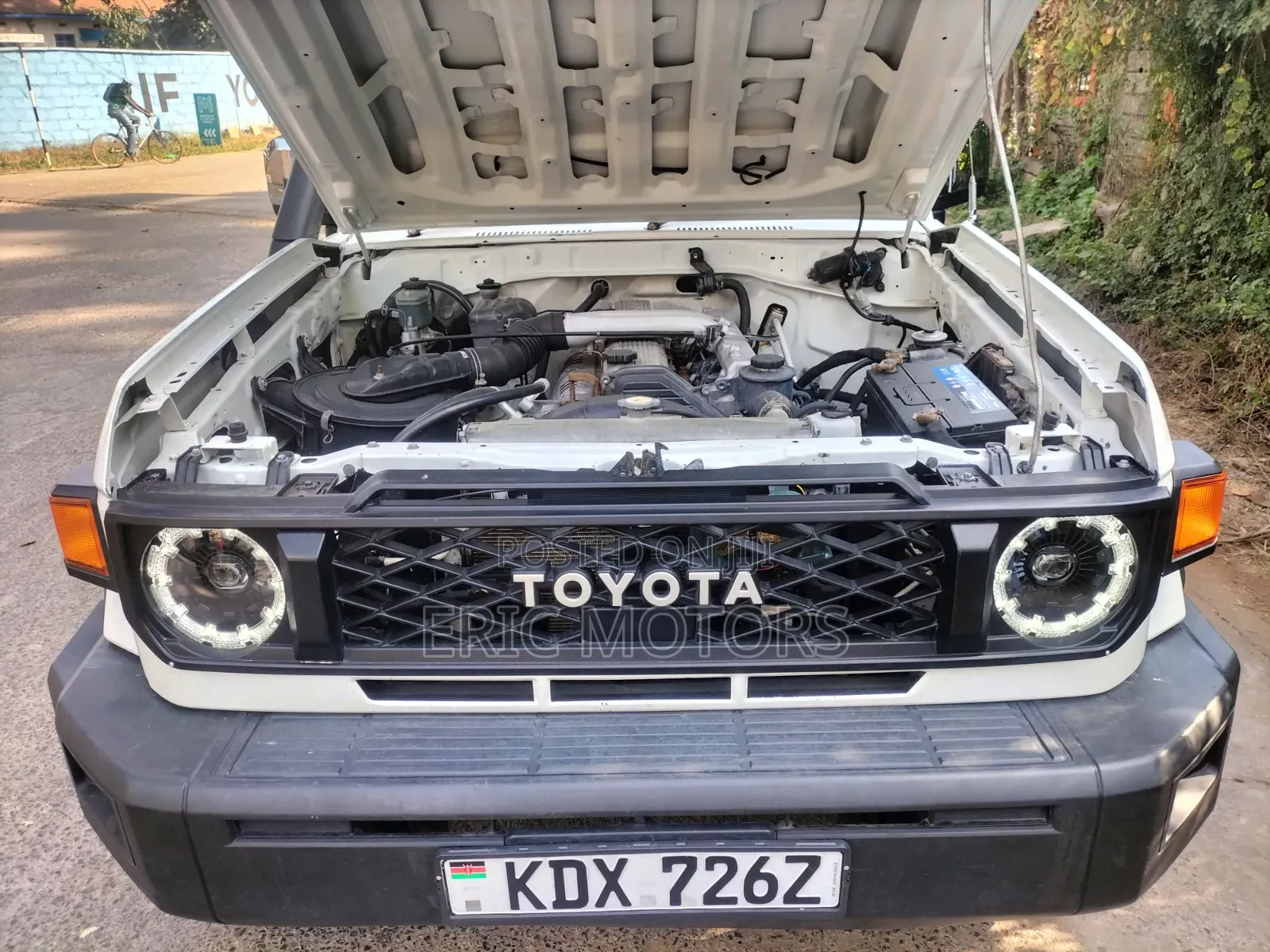 Toyota Land Cruiser 2012 White
