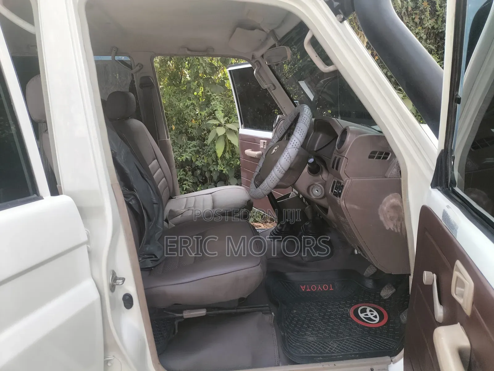Toyota Land Cruiser 2012 White