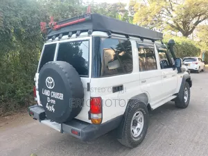 Toyota Land Cruiser 2012 White
