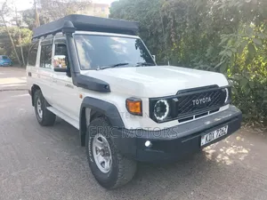 Toyota Land Cruiser 2012 White