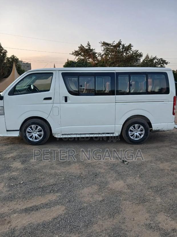 Toyota HiAce 2012 White - thumbnail 5