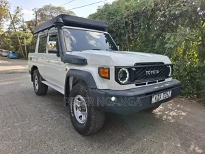 Toyota Land Cruiser 2012 White