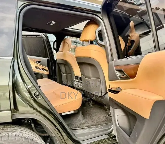Lexus LX 2022 Green