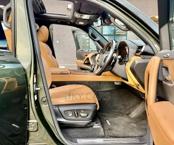 Lexus LX 2022 Green