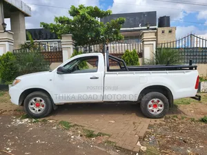 Toyota Hilux 2006 White