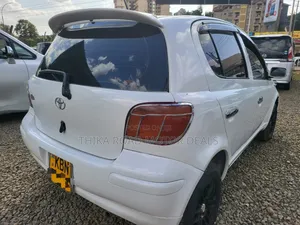 Toyota Vitz 2004 White