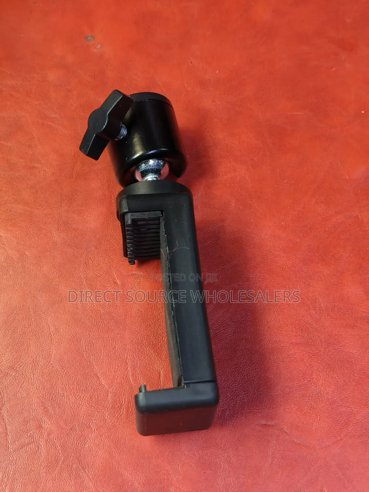 Universal Smartphone Clamp Holder – Perfect for Content Creation