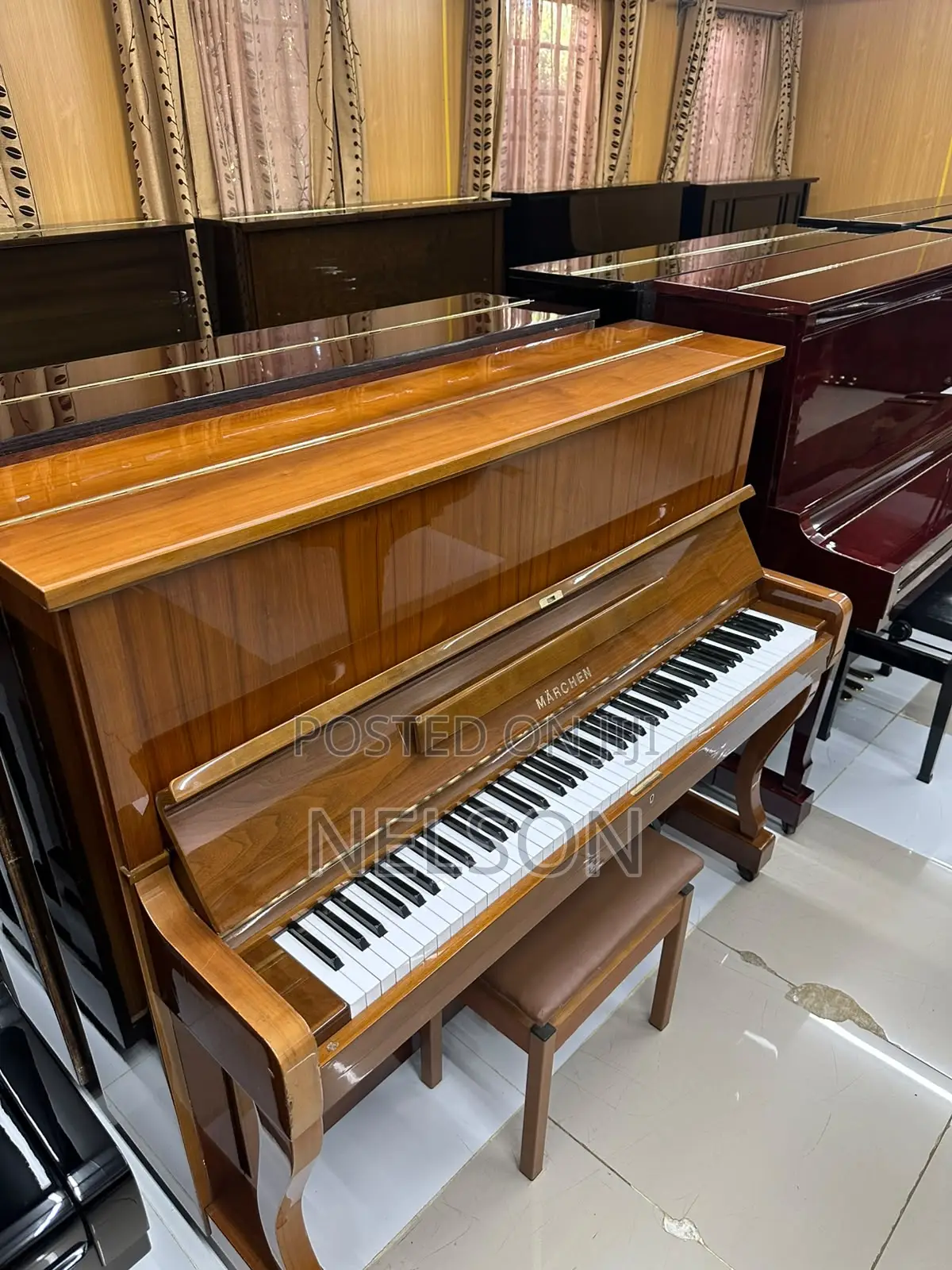Marchen H2W Upright Piano