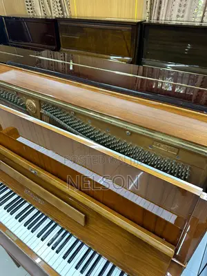 Marchen H2W Upright Piano
