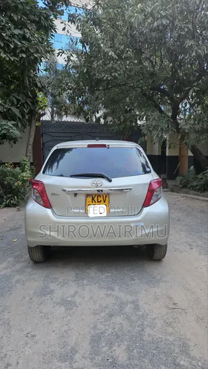 Toyota Vitz 2013 Silver