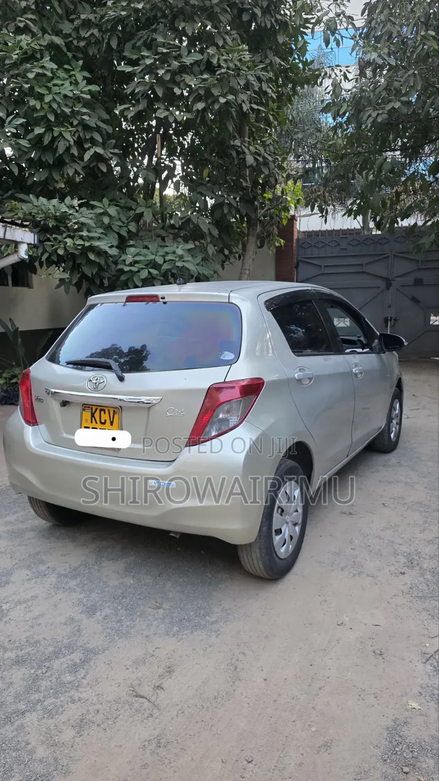 Toyota Vitz 2013 Silver