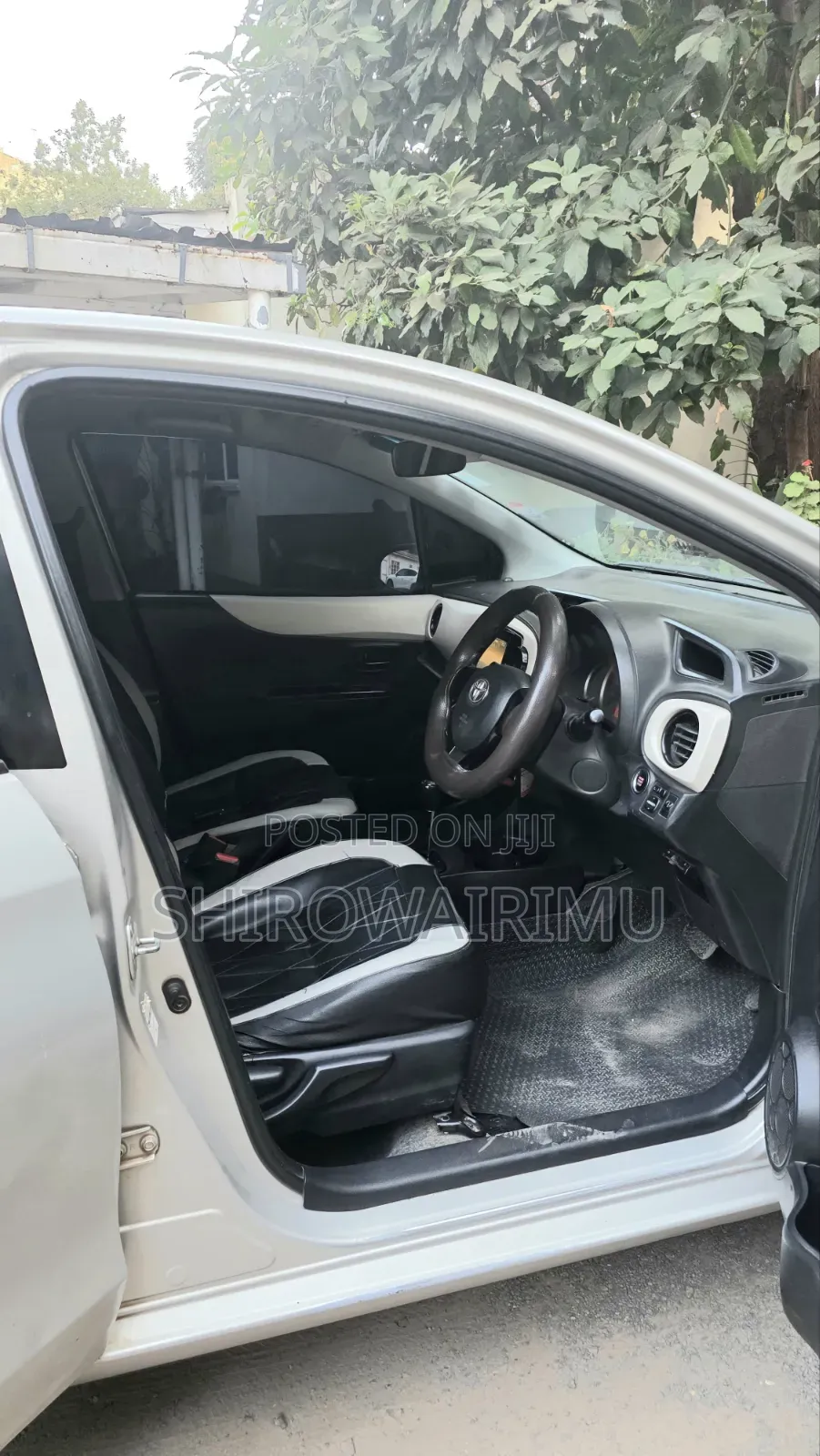 Toyota Vitz 2013 Silver