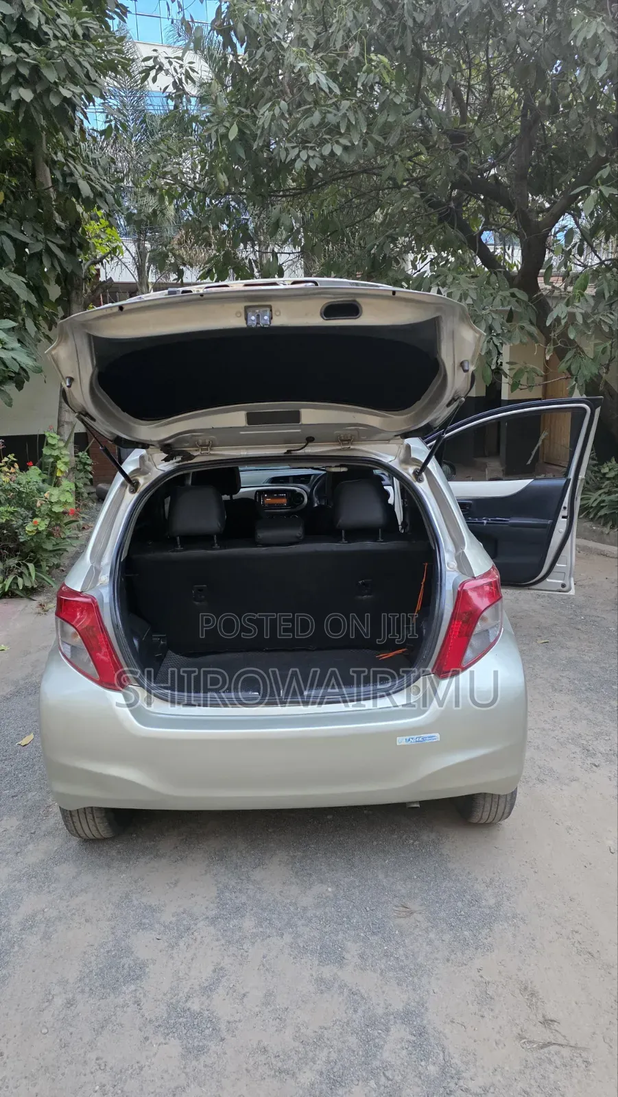 Toyota Vitz 2013 Silver