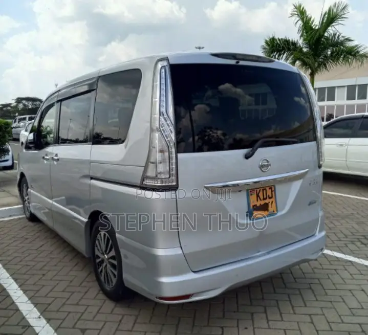 Nissan Serena 2015 Silver