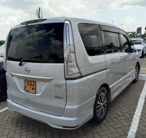 Nissan Serena 2015 Silver
