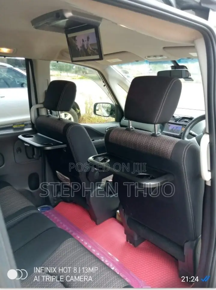 Nissan Serena 2015 Silver