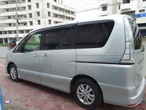 Nissan Serena 2015 Silver