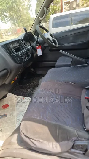 Nissan Caravan (Urvan) 2008 Silver