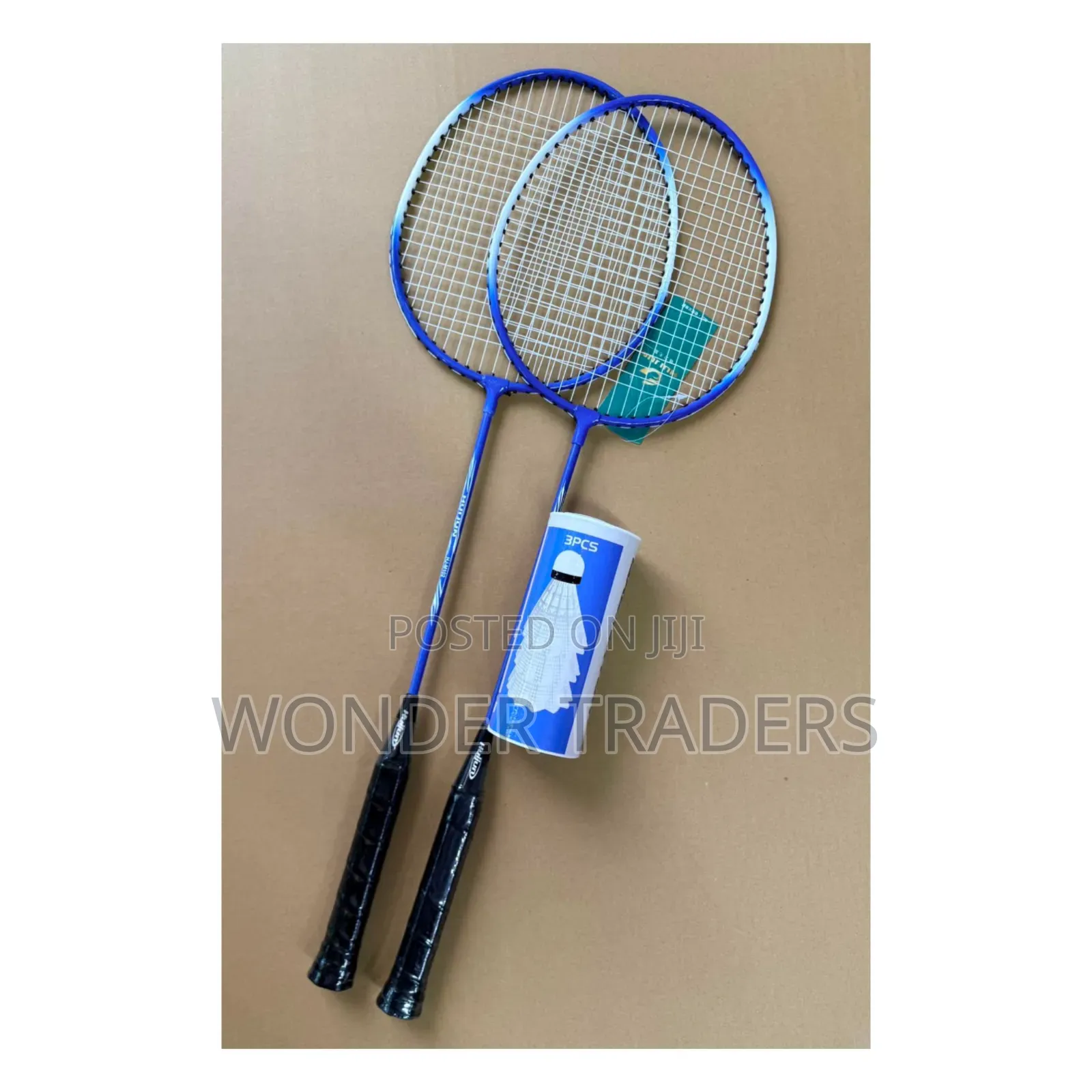 *Tennis Racket With 3 Balls*