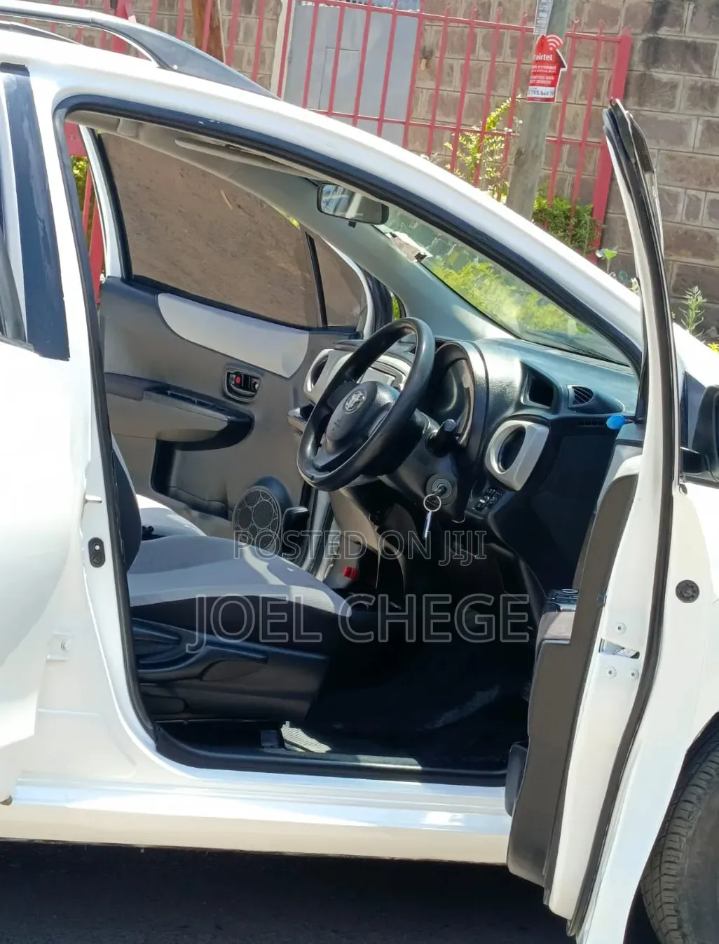 Toyota Vitz 2013 White