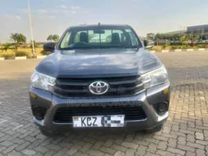 Toyota Hilux 2020 Gray