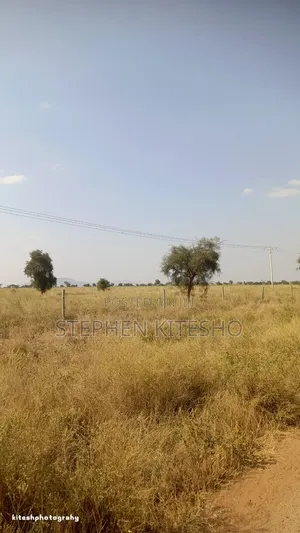 40acres for Along Cimba Cement Tarmac Road Imbrrikani Loitoktok
