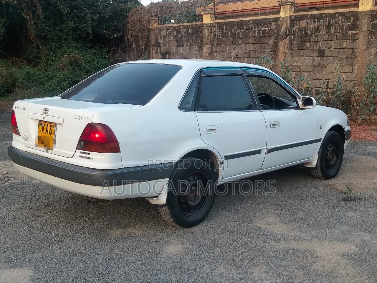 Toyota Corolla 1997 White
