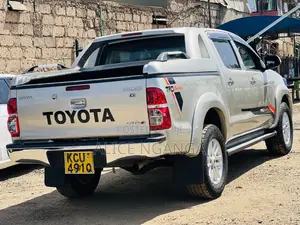 Toyota Hilux 2013 Gray