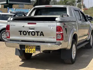 Toyota Hilux 2013 Gray