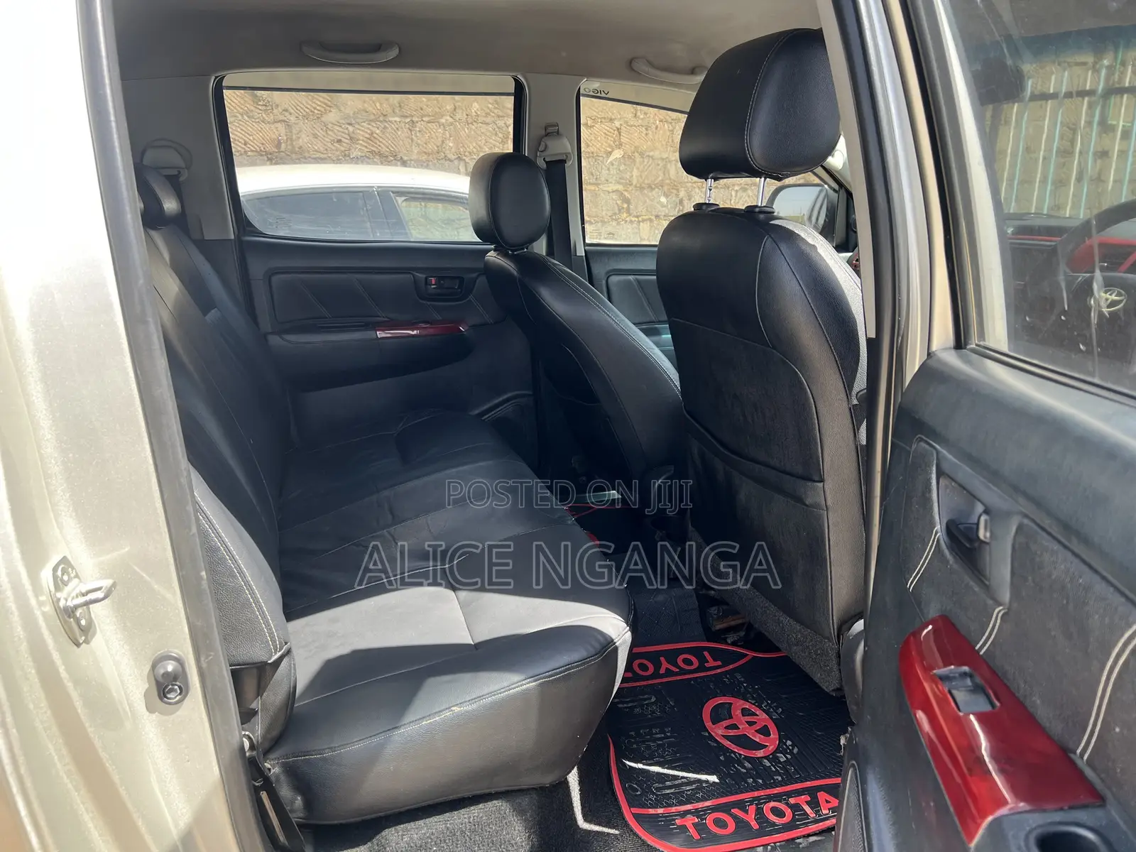 Toyota Hilux 2013 Gray