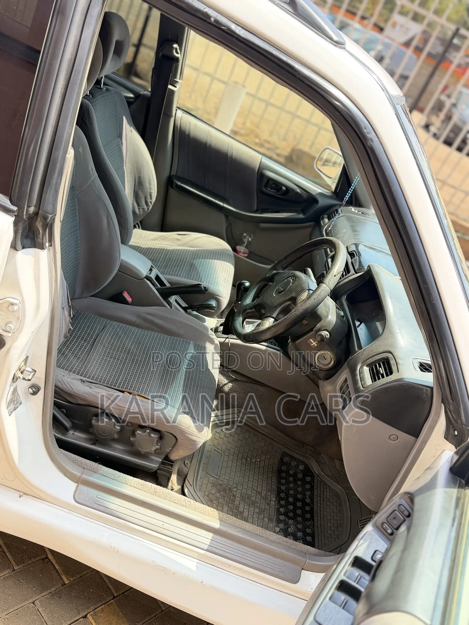 Subaru Forester SF 2.5 L 2001 White