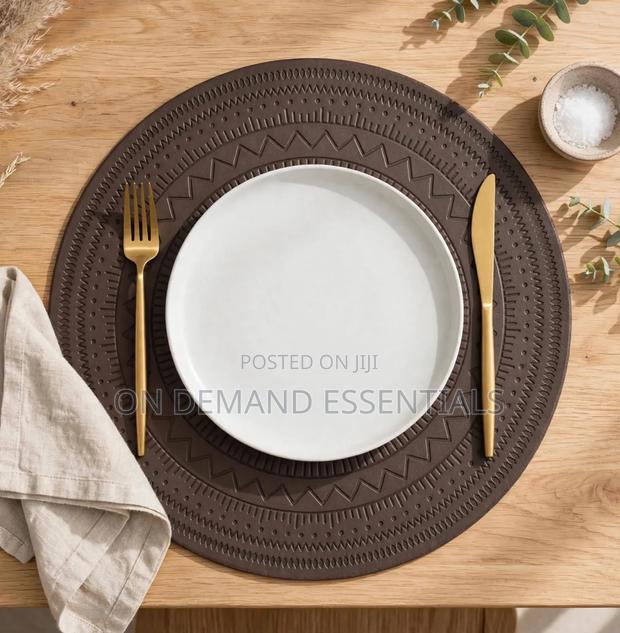 Embossed PU Leather Round Placemats - thumbnail 3