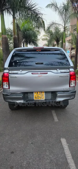 Toyota Hilux 2021 Silver