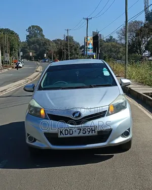 Toyota Vitz 2014 Silver